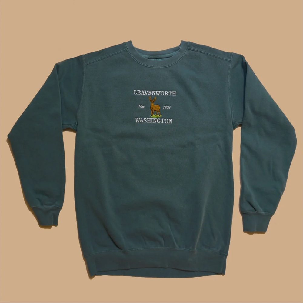 Leavenworth Washington Green Embroidered Sweatshirt